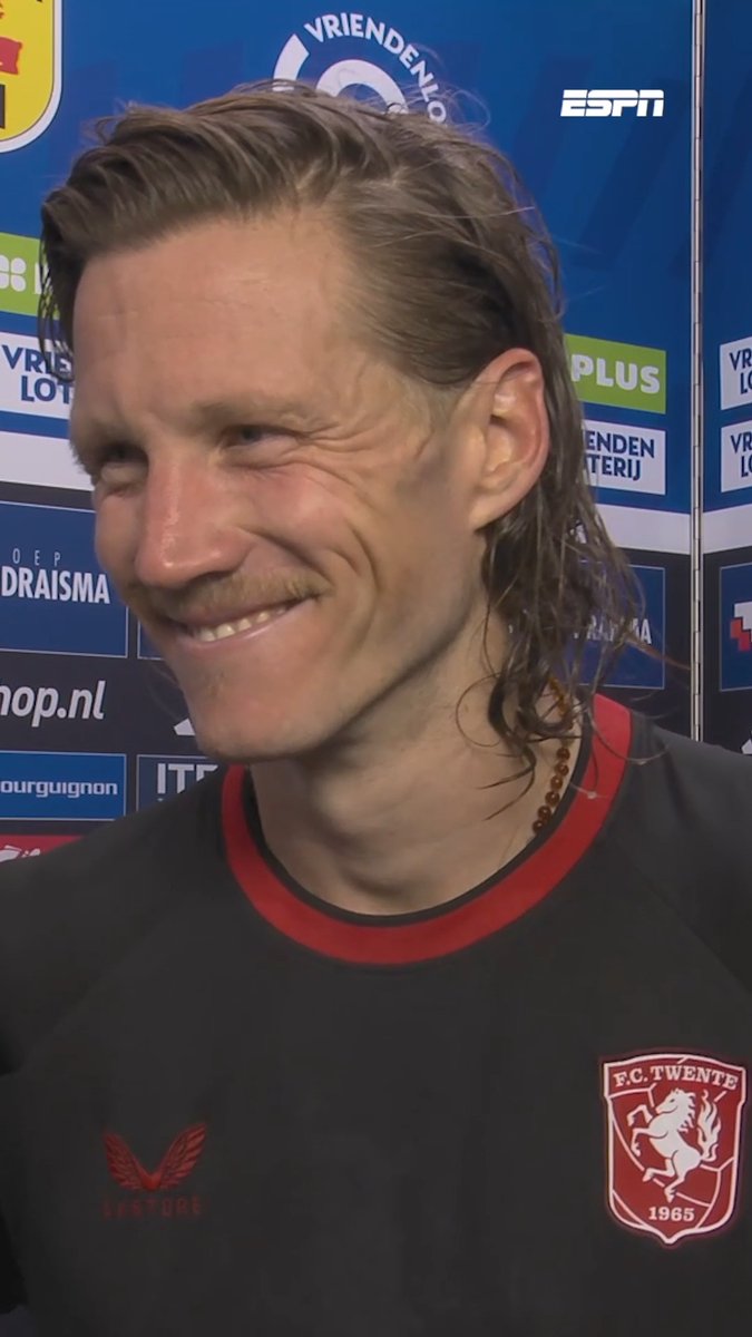 Wout Weghorst maakte voor de wedstrijd op social media bekend dat hij gaat trouwen 💍 "Ik kreeg vanochtend door in gebed dat ik m’n vrouw moest bemoedigen" 🔗