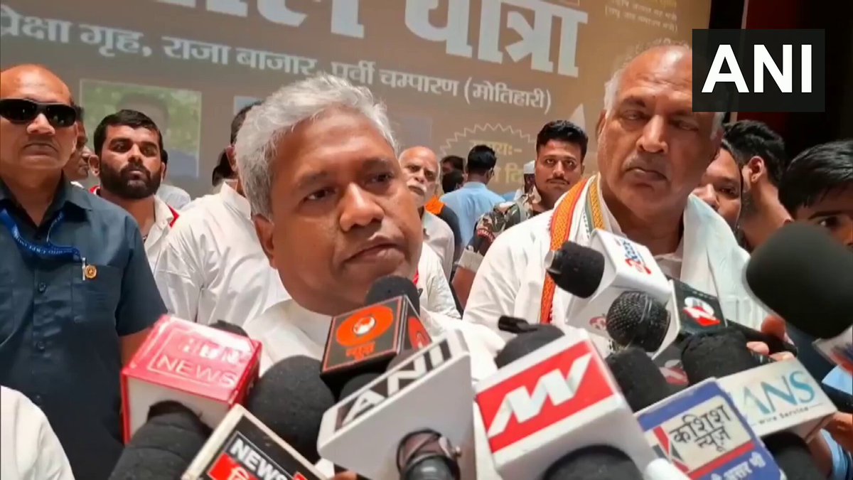 मोतिहारी में बिहार सरकार के मंत्री संतोष कुमार सुमन ने आरक्षण सुधार की बात को स्पष्ट किया- “आरक्षण खत्म करने की बात नहीं हो रही, बल्कि जो जातियां आरक्षण का लाभ लेकर आगे बढ़ चुकी हैं, उनके भीतर भी कोटा तय हो और जो अब तक पीछे छूटे हैं, उन्हें उनका हक मिले।” यही है ‘कोटा के भीतर कोटा’, ताकि आरक्षण का लाभ सबसे जरूरतमंद तक पहुंचे। #ReservationReformआंदोलन