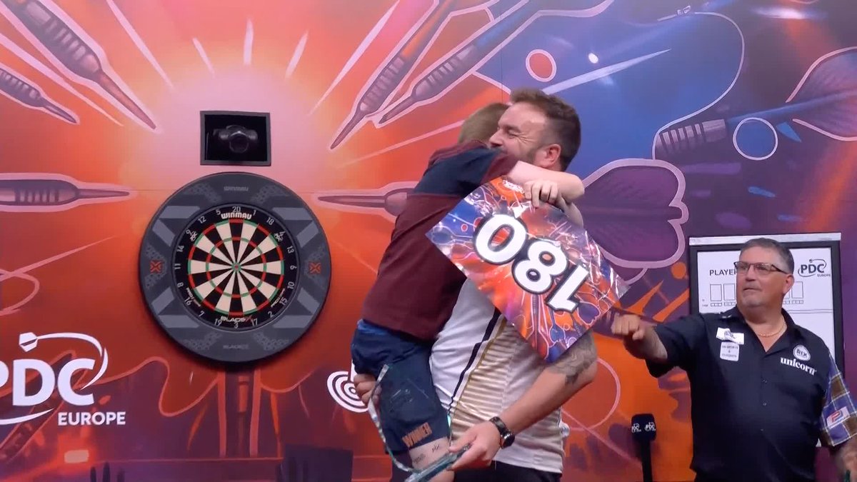 Heartwarming moments as Ross Smith celebrates his title with his son 🥺❤️