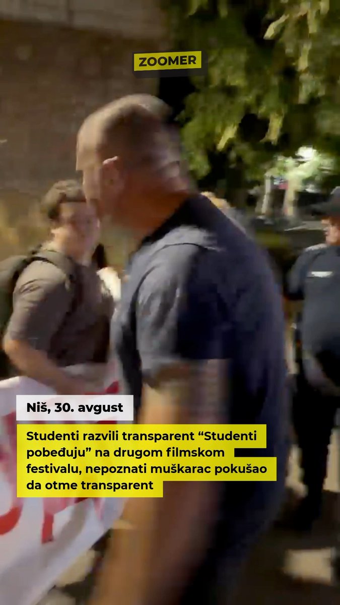 Studenti razvili transparent “Studenti pobeđuju” na Međunarodnom filmskom festivalu u Nišu, nepoznati muškarac pokušao da otme transparent Sa lica mesta izveštava dopisnik ZOOMER-a: Aleksa NIKOLIĆ