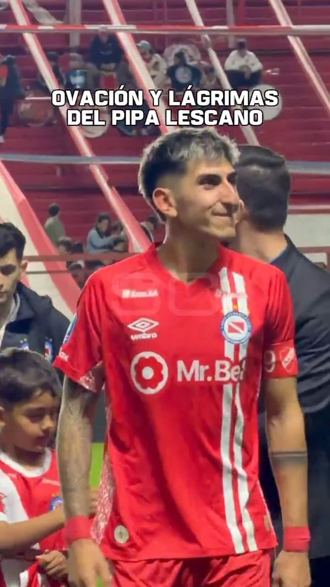 ¿DESPEDIDA? Pipa Lescano recibió la ovación de los hinchas de Argentinos y se fue de la cancha llorando, en lo que podría haber sido su último partido con el Bicho.
