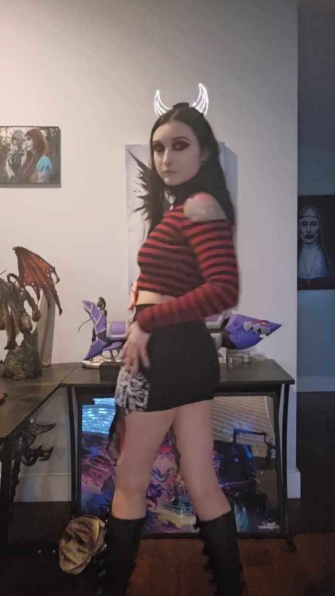 Halloween Horror Nights tonight!! 😈🎃🍭👻 #halloweenhorrornights #gothgirl #altgirl #emogirl #altfashion