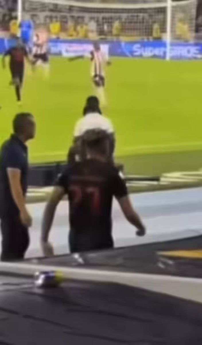 Portilla y Daniel Mosquera vs los tombos.