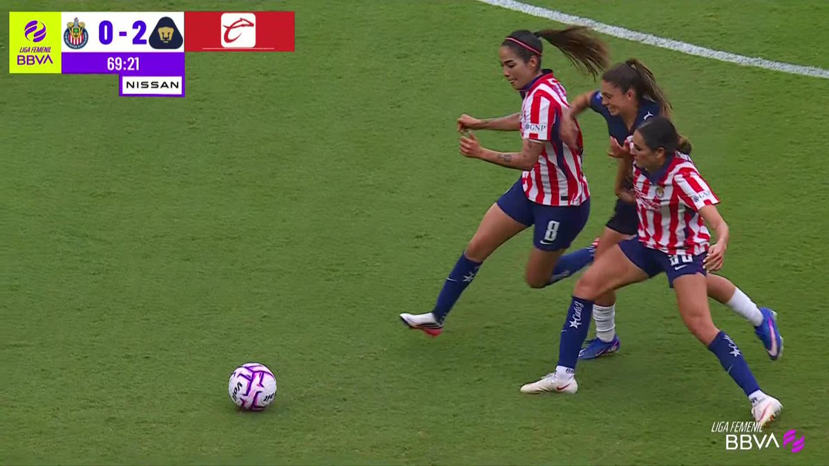 CHINCHILLA EXPULSADA POR JALAR EL CABELLO 🟥👀 La atacante de #PumasFemenil recibió la tarjeta roja tras sujetar de la cabeza a Caro Jaramillo, de #Chivas. 📹 somos_FOX