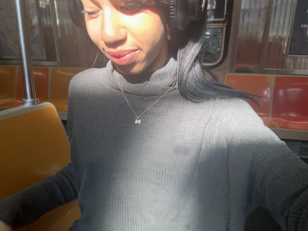 ignore my wrinkled top &amp; focus on how pretty i look when im on my way to work! ft train sounds, phone scuffling, &amp; the jingles of my beautiful bag