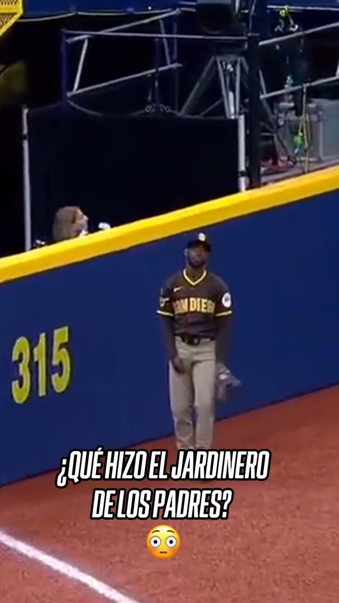 ¡QUÉ ACABAMOS DE VER! 😳 Los Padres ganaban a Rays en la novena entrada y uno de sus jardineros terminó convirtiendo el out en un HR para Tampa Bay ⚾️ Al final terminaron perdiendo el partido...
