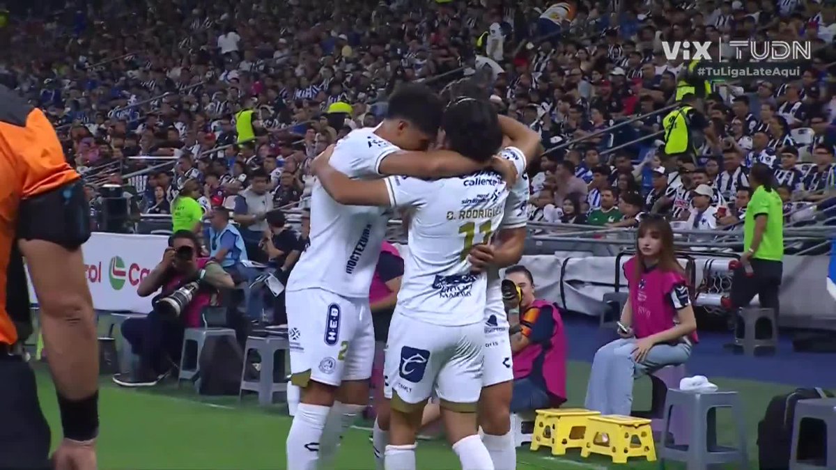 ¡Impresionante lo de San Luis! 🤯⚽ ¡Qué manera de golpear primero! David Rodríguez la mandó a guardar y congeló el Gigante de Acero. Ahora Rayados está obligado a remar contra corriente.