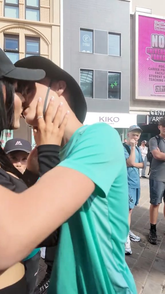 Bro the green t shirt guy got lucky holy 😲😁