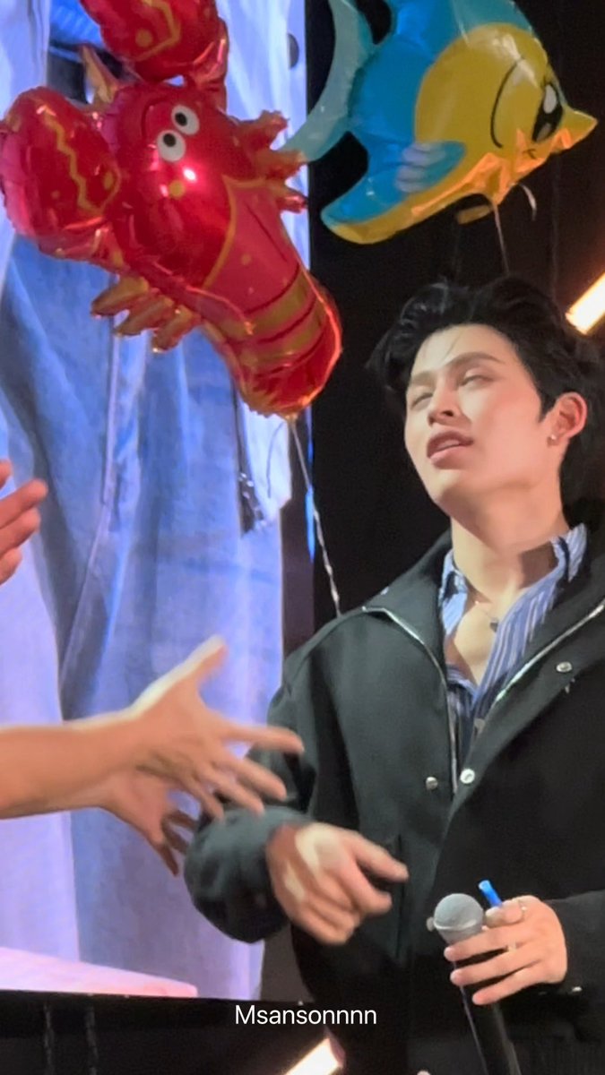 ปอนด์ภูวินทร์ เล่นเสร็จจะเป็นลม 5555 ตลกกกหน้าปอนด์คือผมขอลา 😂😂😂 PONDPHUWIN ROME MOMENT D2 #PondPhuwin2ndFMinRome #ปอนด์ภูวินทร์ #PondPhuwin