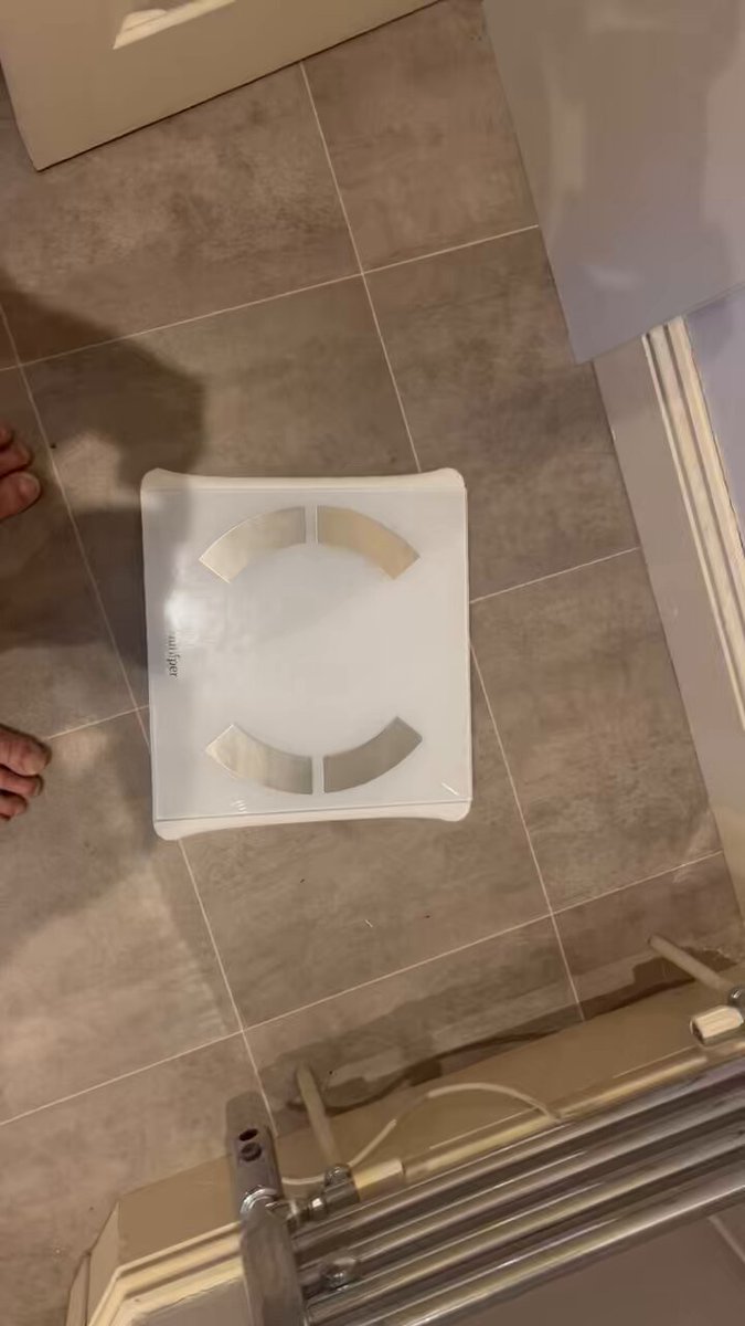 1 week in and I’ve lost 8lbs! Just got to keep it up now 👊🏽