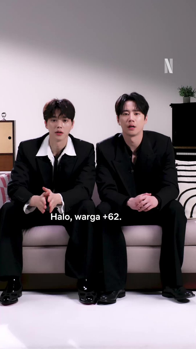 Kayaknya bisa nih ngajak Song Kang & Lee Jun-young tampil di orkes keroncong 🪘 Tonton mereka bersaing jadi pianis terbaik di drakor Four Hands, Two Sonatas yang udah tayang di Netflix!