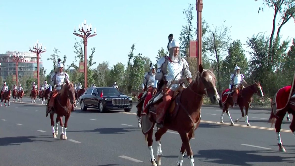 Chinese President #XiJinping arrives at welcome ceremony with cavalry escort #SpotlightBishkek