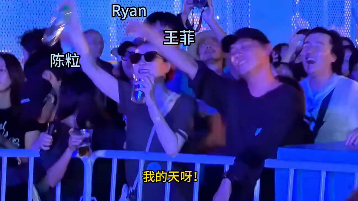 歌手陈粒遭王菲男闺蜜强行搂抱袭胸，反抗过程曝光，王菲就在旁边 #王菲 #王菲无男不欢 #不可一夜无屌