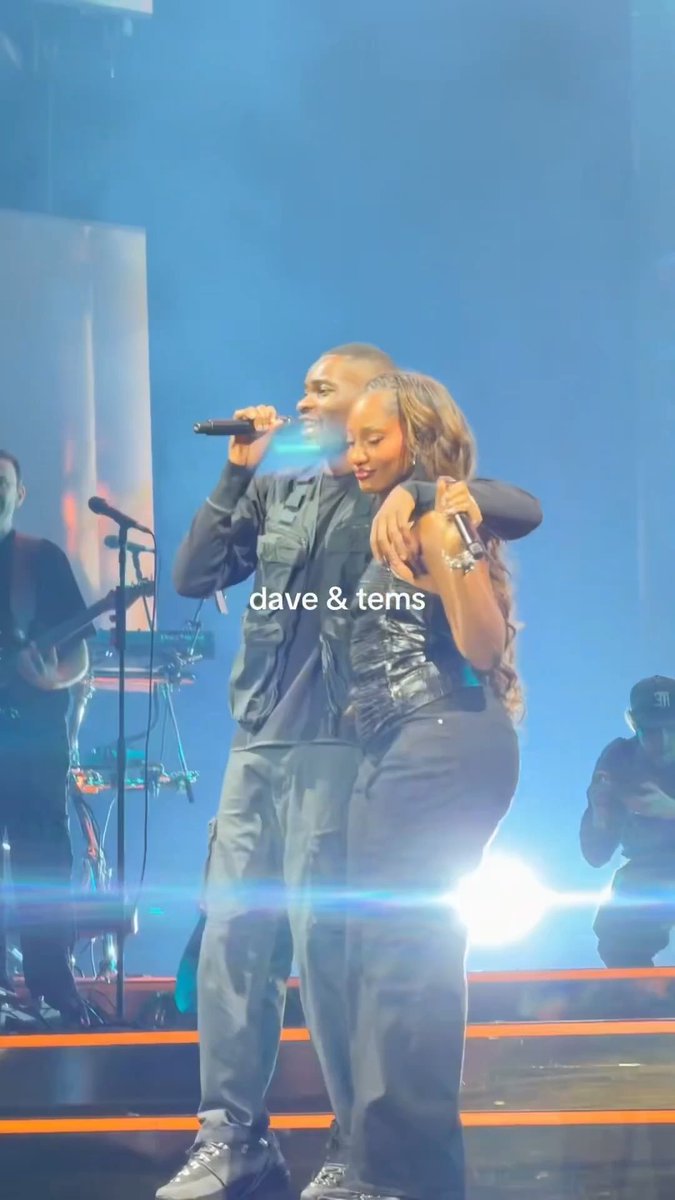 🚨 Dave brought out Tems during his Leeds Festival headline set 🇬🇧🤩