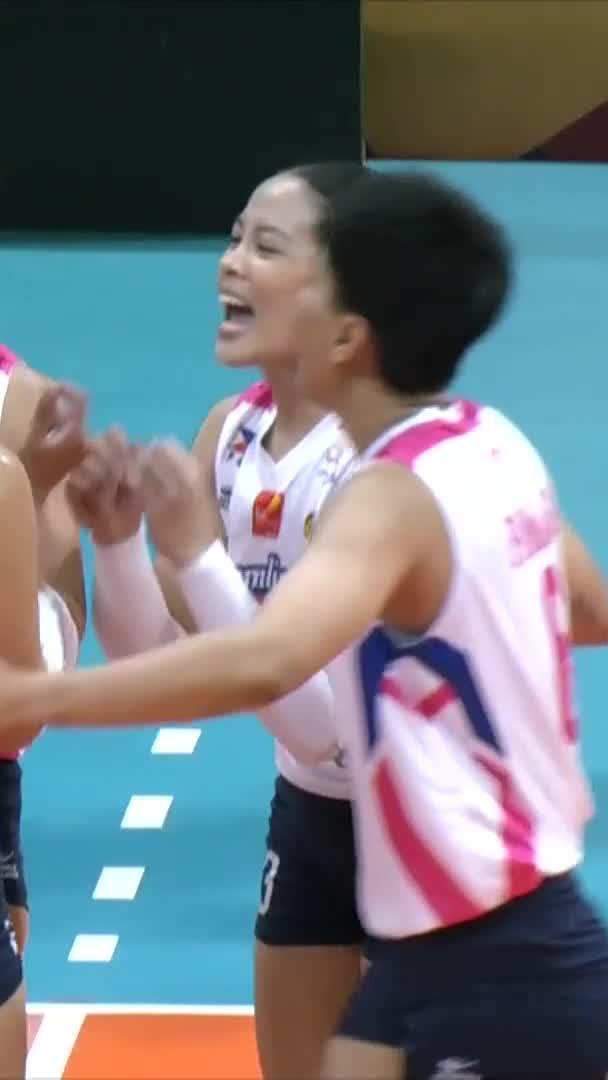 A BRIGHT JEM 💎 Jema Galanza comes out firing to set the tempo for the Creamline Cool Smashers against the Nxled Chameleons in the opening set of their 2026 PVL Invitational Conference clash! #PVL2026 #TheHeartOfVolleyball