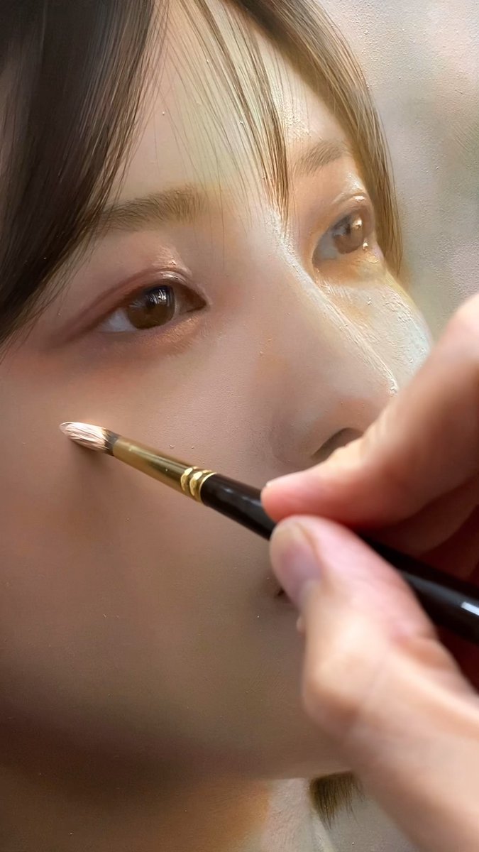 影側のトーンを上げるように描いています。