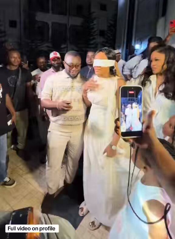 Beautiful moment a man surprised his wife with a brand new luxurious G-Wagon for her birthday
