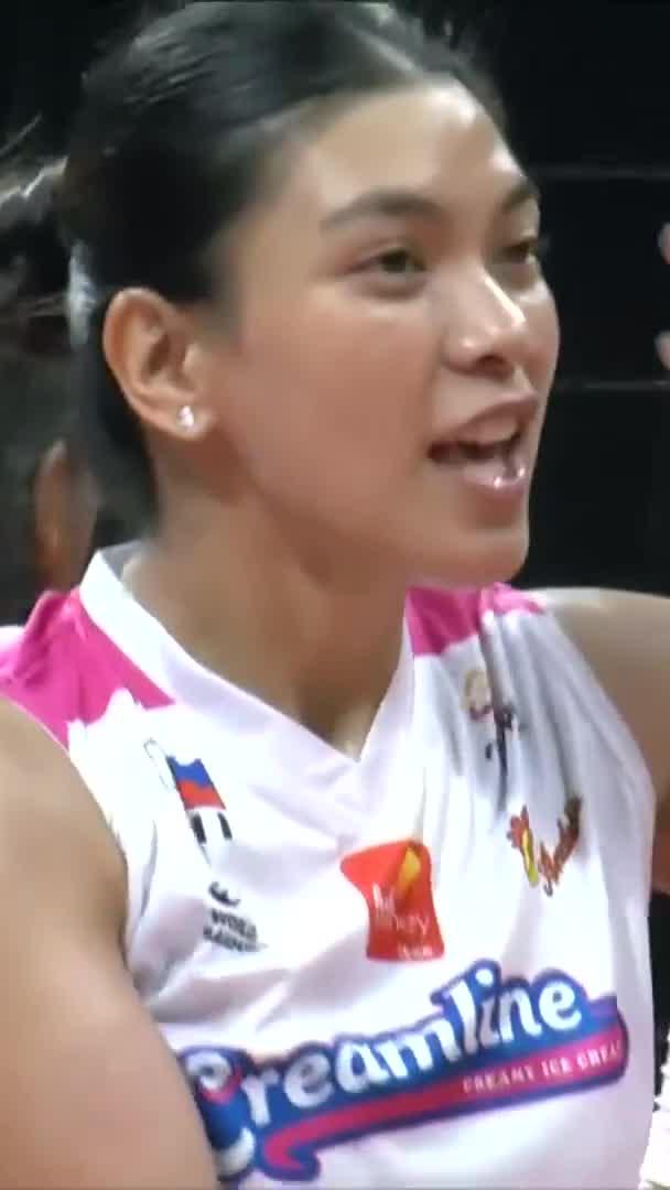 PHENOM WITH THE EQUALIZER 💥 Creamline Cool Smashers captain Alyssa Valdez delivers back-to-back clutch attacks to wipe out the deficit and tie the score against the Nxled Chameleons in Set 3 of the 2026 PVL Invitational Conference! #PVL2026 #TheHeartOfVolleyball