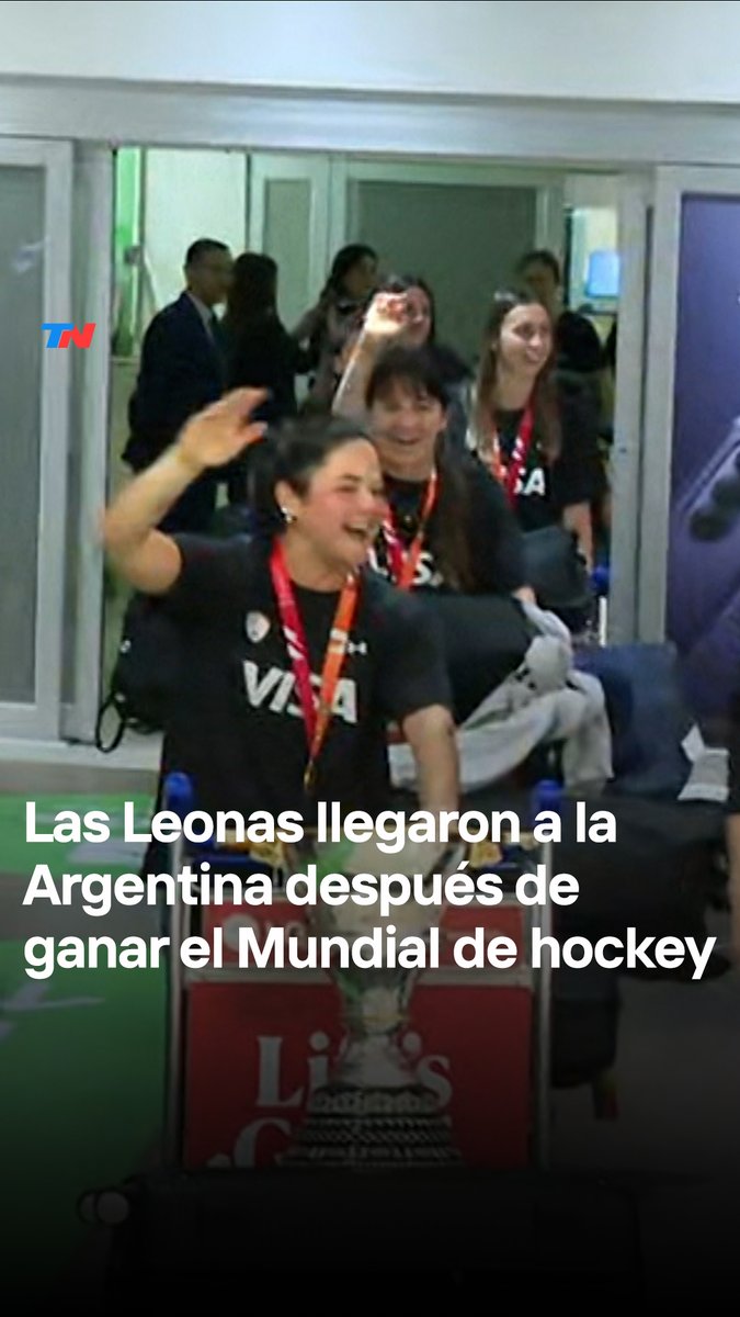 🥇¡BIENVENIDAS CAMPEONAS! 🇦🇷 🏑Las Leonas llegaron al país después de haber logrado el tercer Mundial de hockey para el seleccionado argentino.