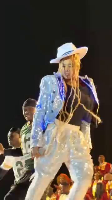 Sœur Nathalie Makoma en action.😅💃
