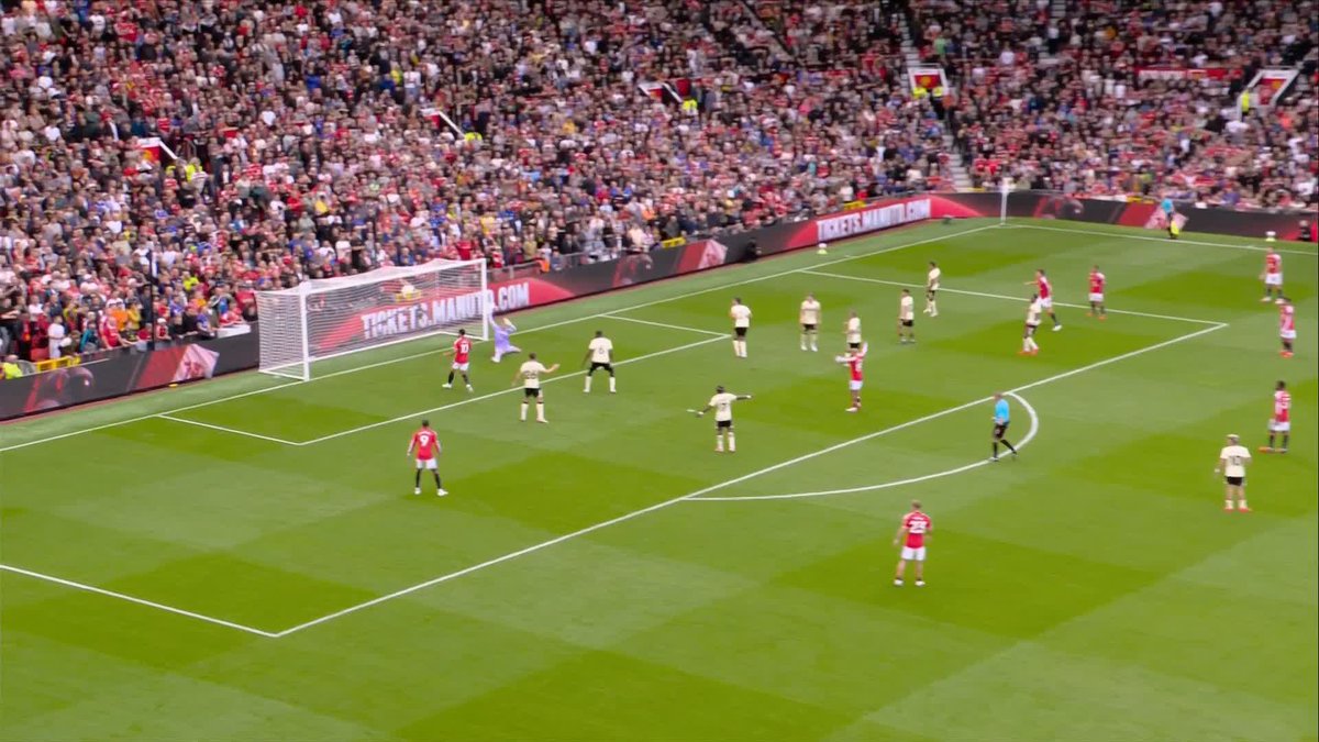 "Through no fault of VAR they have to give the goal" 🗣️ The Ref Watch panel discuss the decision to award Manchester United's second goal against Ipswich following a handball by Harry Maguire 🔴