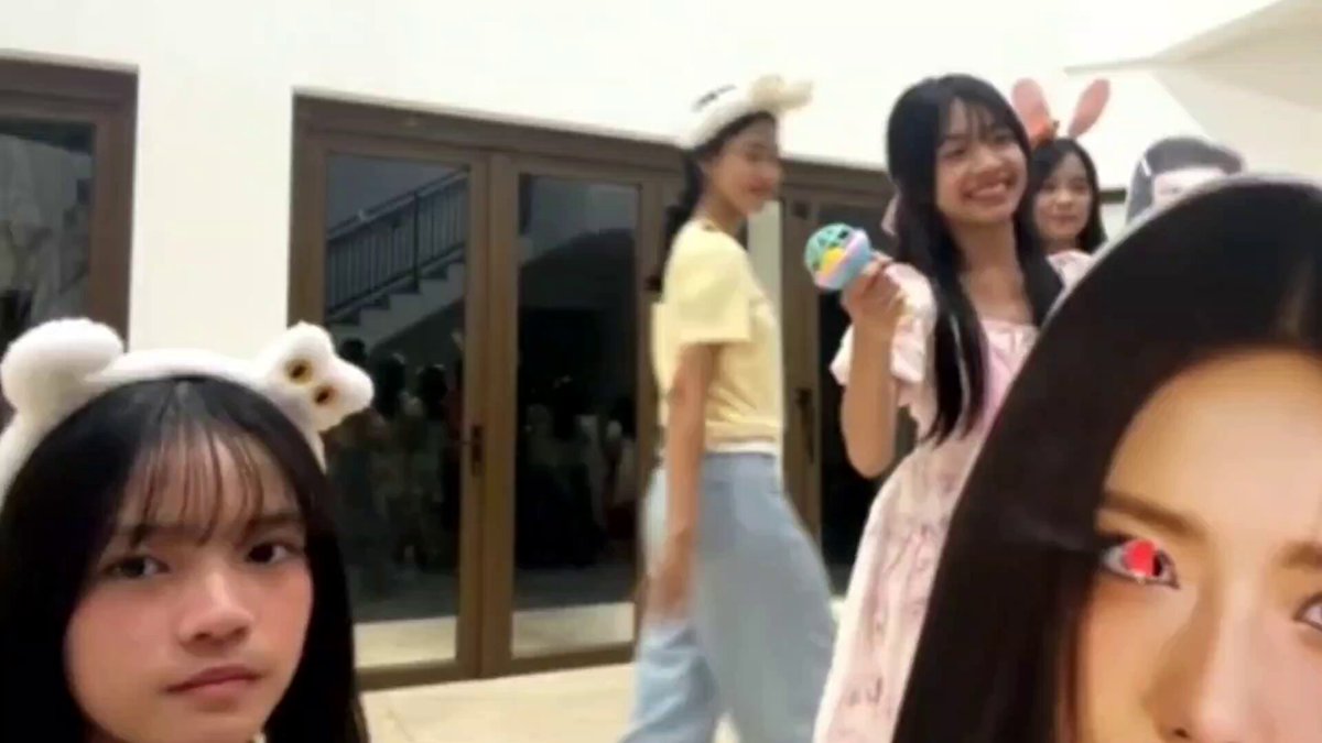 Bonbon nyanyi Bokura no Eureka #BellaJKT48