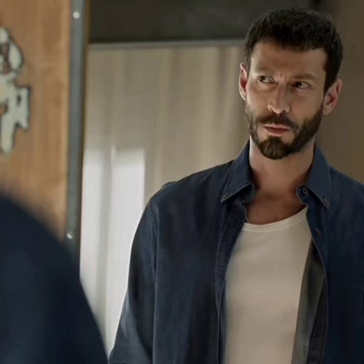 Sakin kizlar bal olsaymis / O sırada bizim kişilik ikizimiz