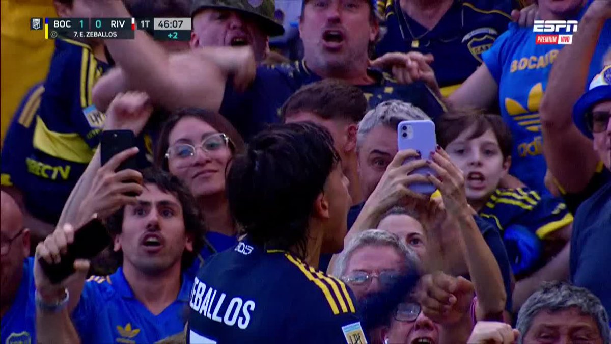 🔝Nos quedamos con este momento TOP de EXEQUIEL ZEBALLOS en #Boca. Cumplió su promesa y NO se fue libre. Las puertas de #Boca siempre estarán abiertas. 💙💛💙