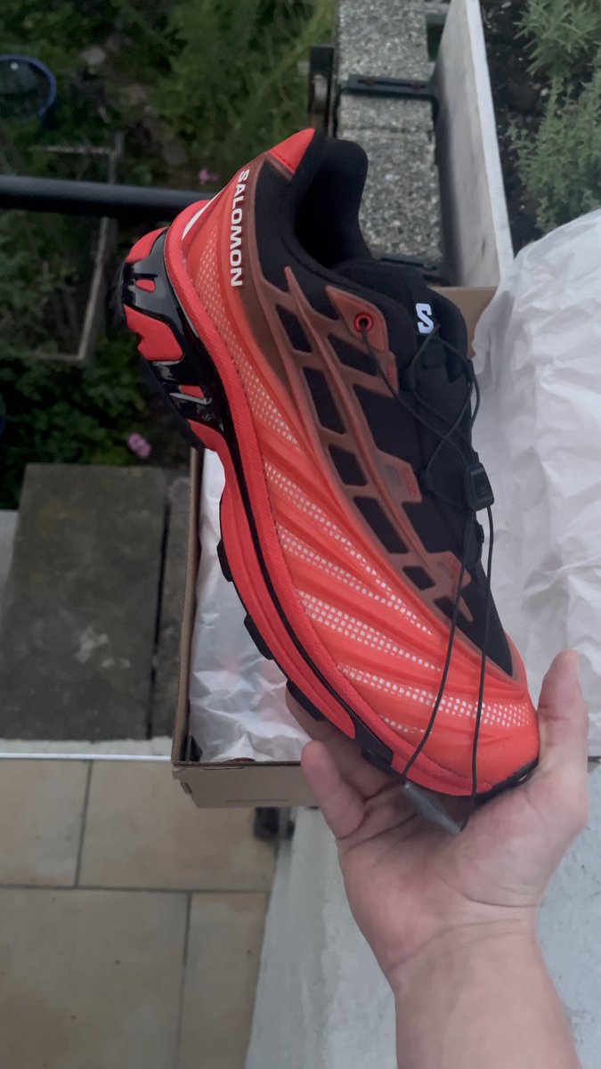 UNBOXING: Salomon XT-Evo 🔴⛰️ The first GR colorways of the new silhouette, first debuted by Kith, releases this week 🗓️ September 2 💰 $200