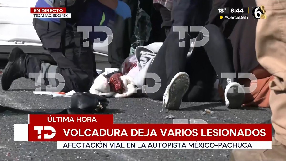 ▶️ #ÚLTIMAHORA | Se registra la volcadura de una unidad de transporte público en la autopista México-Pachuca, antes de la caseta Ojo de Agua, con dirección a la CdMx; hay varios lesionados y afectación vial. 📺#TelediarioMatutino con Ana Laura Alanís, David Medrano Mora y César García