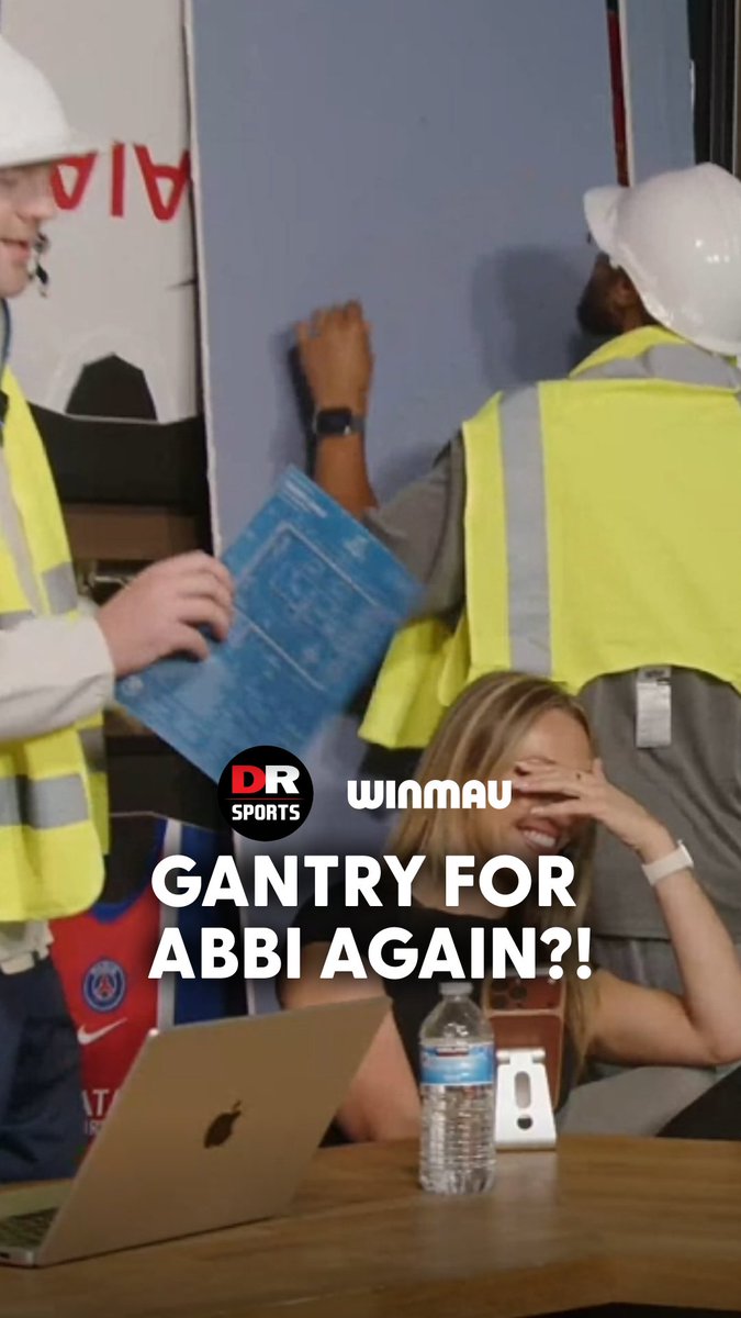 The panel are building the gantry for Abbi AGAIN! 😂 Winmau is the Force Behind Darts. Check out the @winmau gear we’re playing with, and more 👉 #WeekendRoundUp