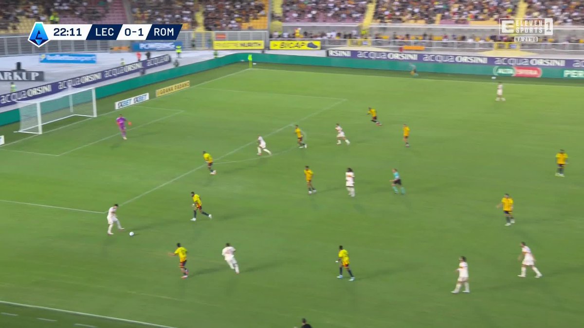 Mamy dla Was cztery informacje! 👇 1️⃣ Malen strzelił już dwa gole przeciwko Lecce i ma w sezonie już 5 zdobytych bramek! 2️⃣ Roma prowadzi z Lecce 3:0! 3️⃣ Jest 25. minuta meczu! 4️⃣ Mecz trwa w ES1