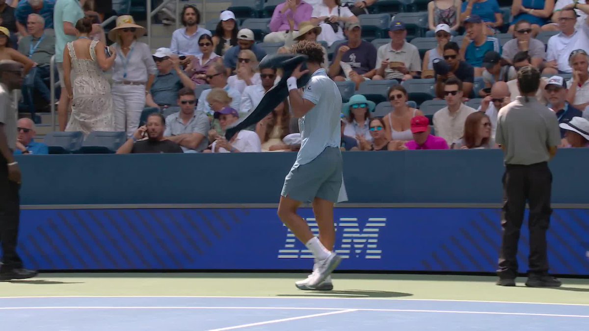 Momentum: Stef 📈 Tsitsipas takes the third set to complete the turnaround and move into a 2-1 lead 😮
