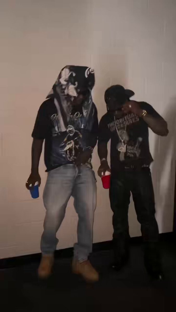 Asake, THE TORCHER &amp; Alexaraeperks last night at MR M$NEY ’s show, at State Farm Arena.🪖🩶