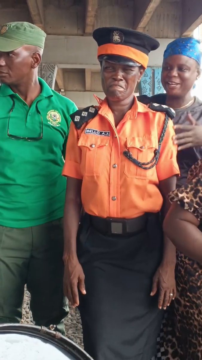 Abeokuta residents celebrate and honour a traffic warden officer, Aunty Anifa, during her special send-off after years of dedicated service.