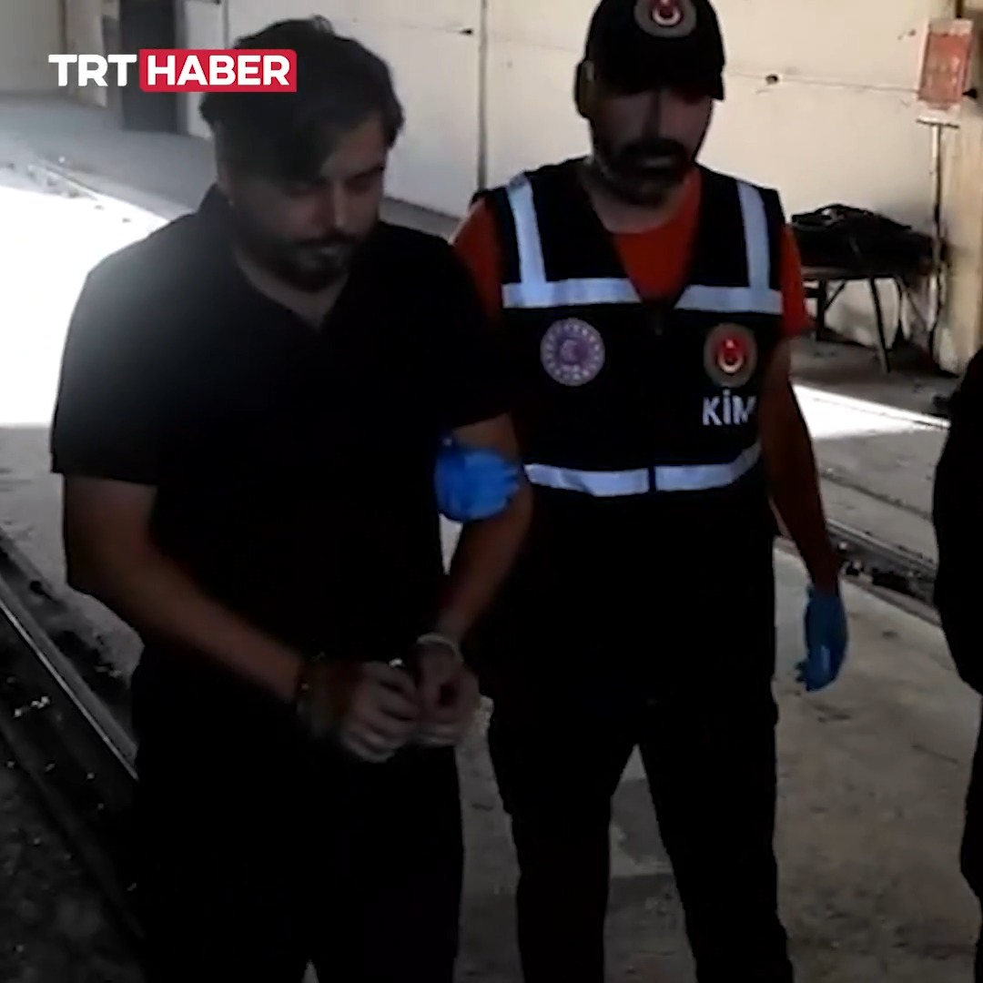 Hakkında yurt dışı çıkış yasağı bulunan Youtuber Arif Kocabıyık, Kapıkule Gümrük Kapısı’nda bir tırın altına gizlenerek Bulgaristan'a geçmeye çalışırken yakalandı.