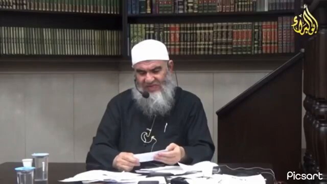 "والله لا أصنع إلا هذا" جواب الشيخ مشهور آل سلمان لضيف عجب من إنجازه وقال: إنجازك إنجاز جماعات. 👇👇 وفيه سرٌّ داوم عليه سنين، لا يأخذ من ليلتك إلا دقائق.
