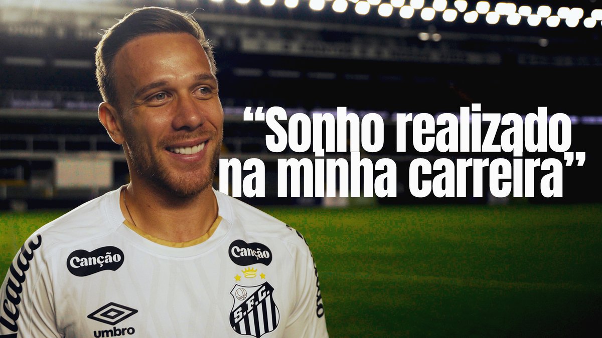 "SONHO REALIZADO. ME SINTO MUITO HONRADO!" 💬 O Arthur chegou à Vila Belmiro, vestiu o terno e o #MantoSagrado, e falou pela primeira vez como jogador do Peixão!