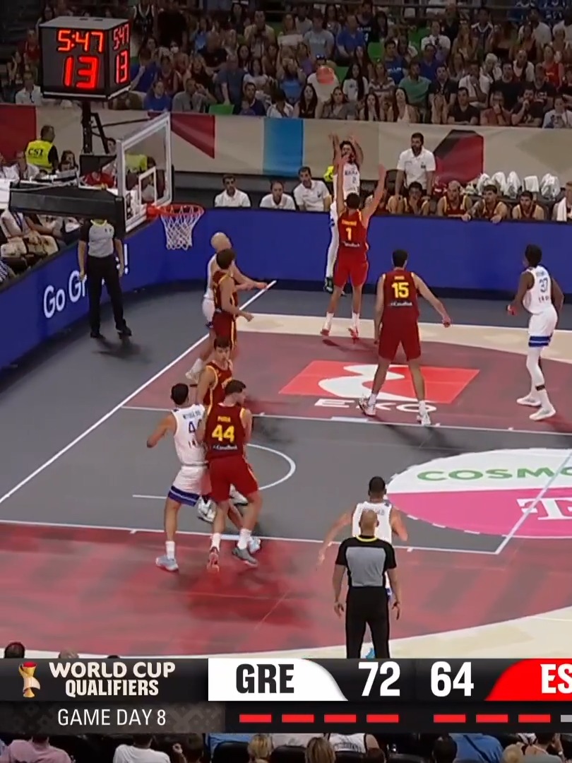 Dorsey with three WILD threes at the end of regulation 🥵 #FIBAWC x Tyler Dorsey