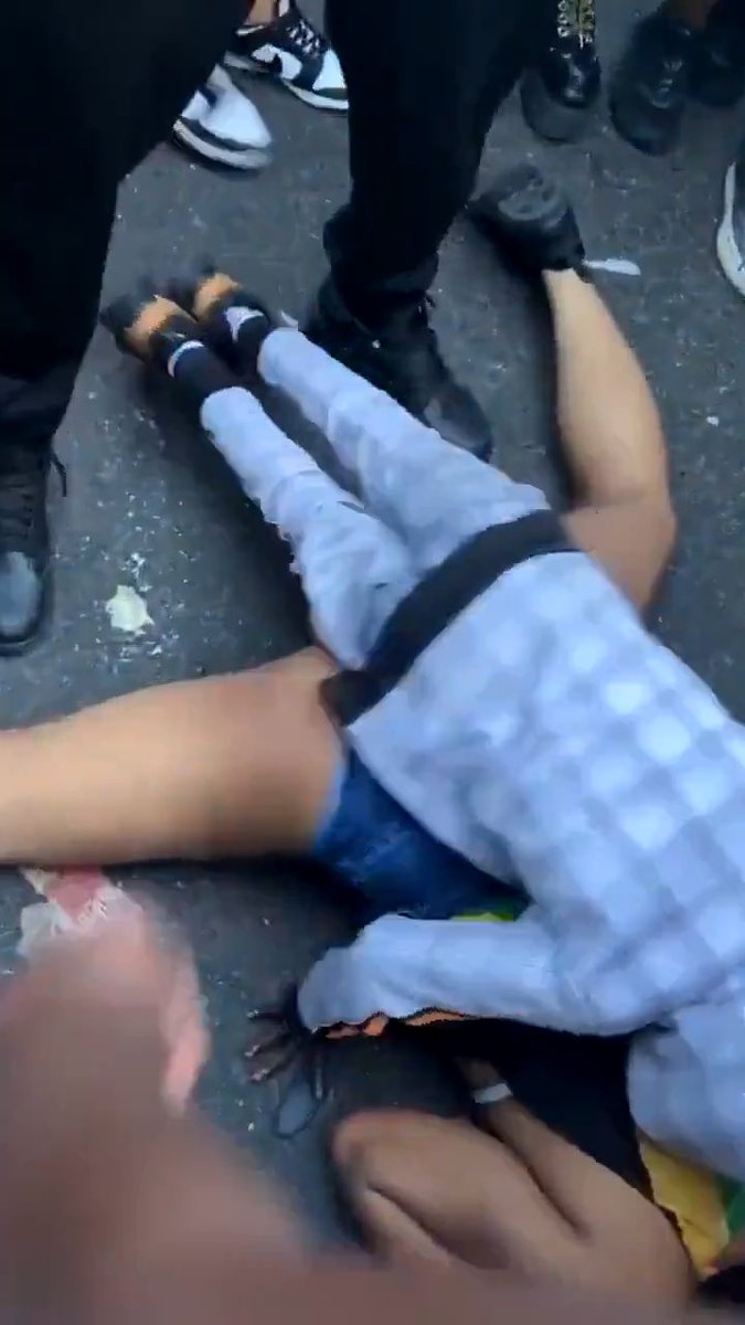 Notting Hill Carnival 2026! Man baby twerking on top of a woman whilst smoking - Khan’s London 🫠
