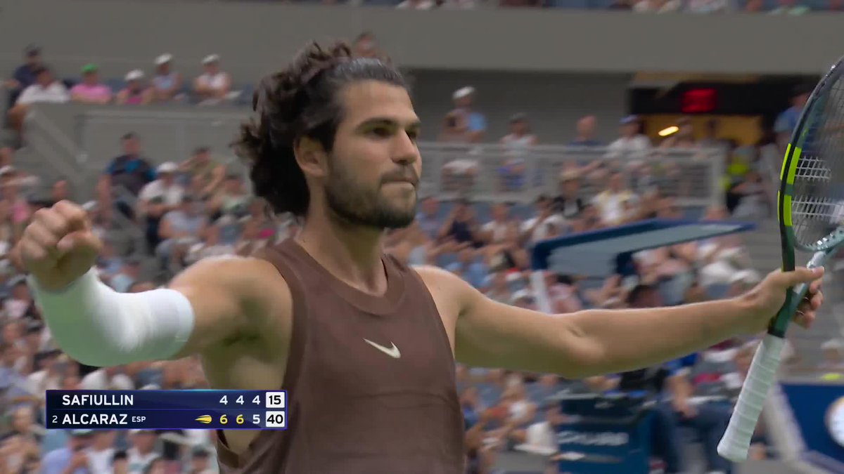 Back like he never left 🤎 Carlos Alcaraz defeats Safiullin in straight sets!