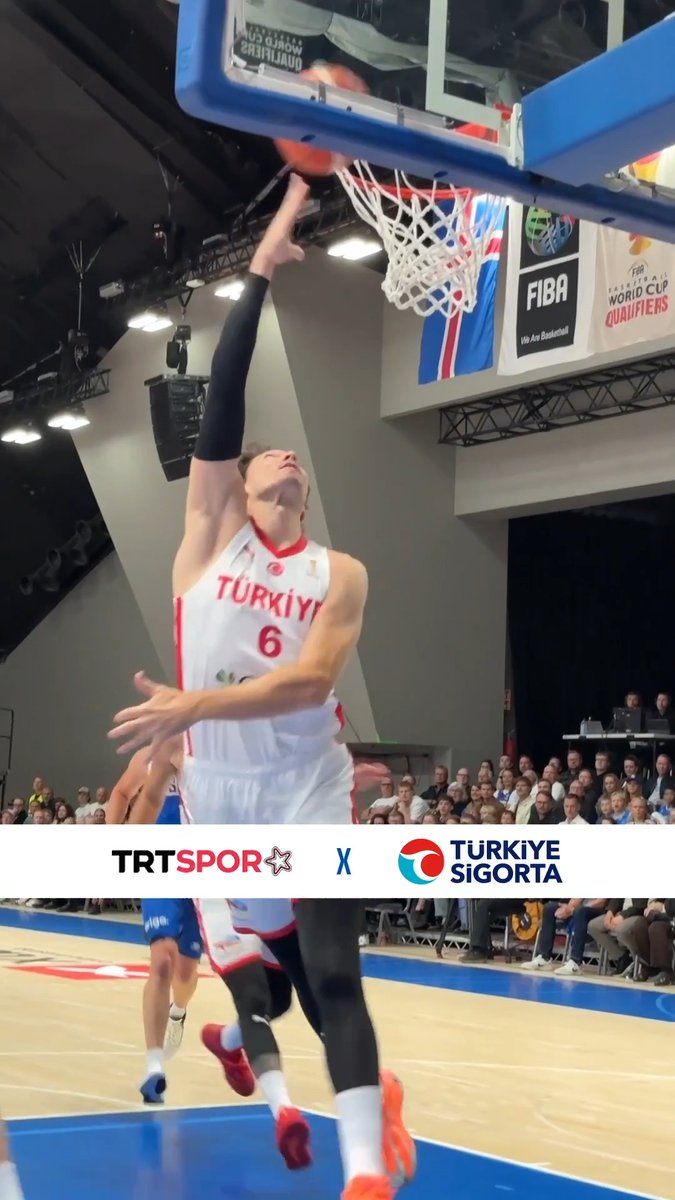©Kaptan Cedi Osman, daha ilk periyotta maça damgasını vurdu. ⚡15 sayı, ⚡2 ribaund, ⚡2 asist, ⚡2 top çalma Türkiye Sigorta Milli Basketbol Takımlarının Arkasında! #türkiyesigorta #işbirliği