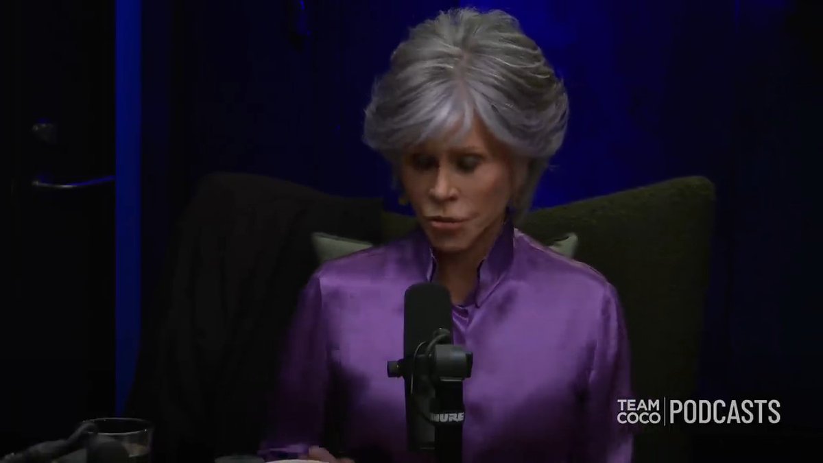 Jane Fonda learned something about fame from Dolly Parton that her own father never understood. Jane remembered how her father, Henry Fonda, would literally run away when fans approached him for an autograph. To him, fame seemed like an intrusion. Then Jane spent 10 days traveling with Dolly Parton. And everywhere they went, Dolly showed up looking exactly like the Dolly her fans came to see wig, outfit, everything. She didn’t treat those people like an inconvenience. She genuinely appreciated them. That completely changed Jane’s perspective. Dolly never sat her down and explained the lesson. She just showed her. If people are the reason your career exists, maybe they deserve more than your attention when the cameras are rolling. That’s a pretty powerful lesson from Dolly.