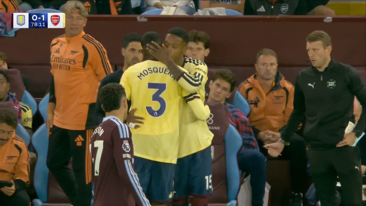 A warm reception for Ezri Konsa from the Aston Villa fans 🤝