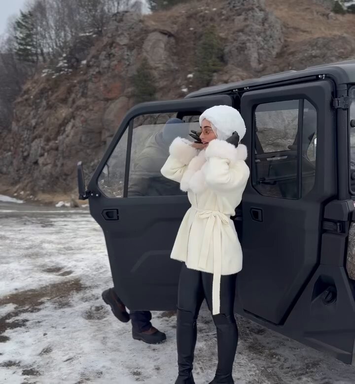 الفيزون صار شي مقدس عند المحجبة بالنادي و برا النادي كمان🔥🧕🏼 مين بيعرف شو السر ورا حب المحجبات لهالقطعة الضيقة اللي ما بتستر شي؟😉 واذا كانت اختك هل بتمنعها؟! جاوب تحت👇🏻❤️