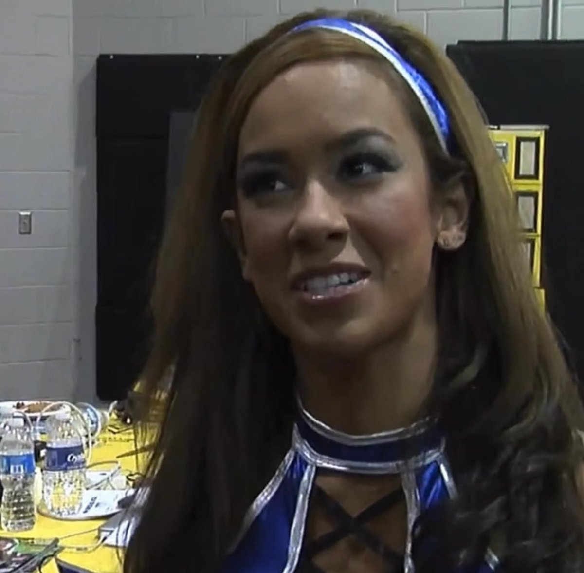 15 years ago, Aj Lee dressed up as her favorite Mortal Kombat character ‘KITANA’ for a battle royal on Monday Night Raw 🔥 (2011)