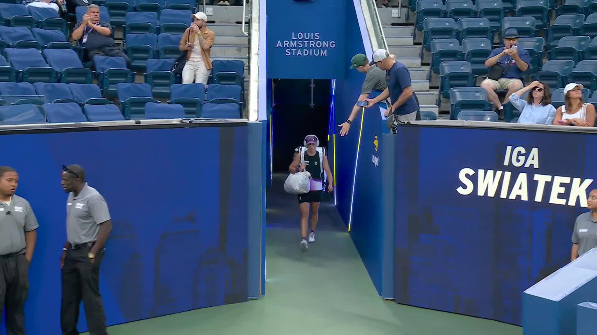 Swiatek takes the stage! She faces Xiyu Wang in R1 on Armstrong.