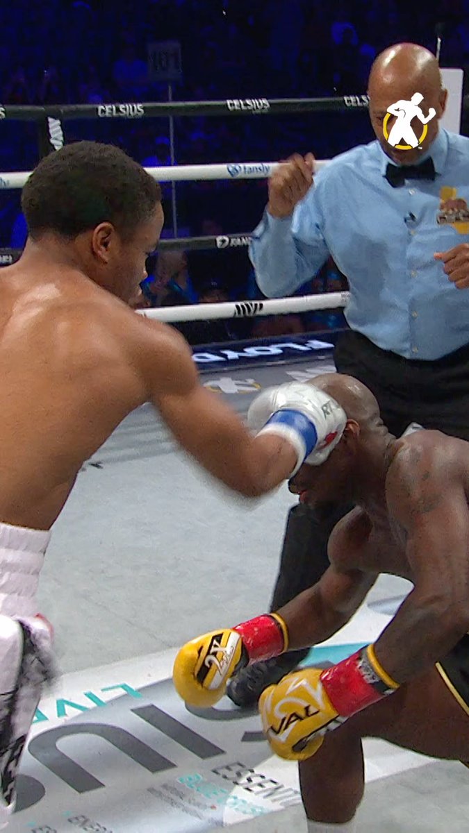 🗣️ 𝐉𝐔𝐒𝐓 𝐋𝐈𝐊𝐄 𝐓𝐇𝐀𝐓. Floyd Schofield made 𝒒𝒖𝒊𝒄𝒌 𝒘𝒐𝒓𝒌 of Tevin Farmer and put the lightweight division on notice! 🔥 #SchofieldBahdi | LIVE on DAZN | Oct. 10