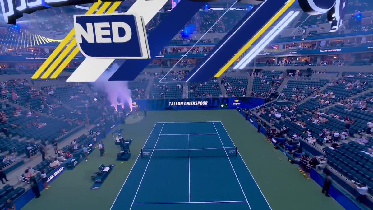 America's No. 1 under the brightest lights 🇺🇸 ✨ Ben Shelton gets the night started on Ashe.