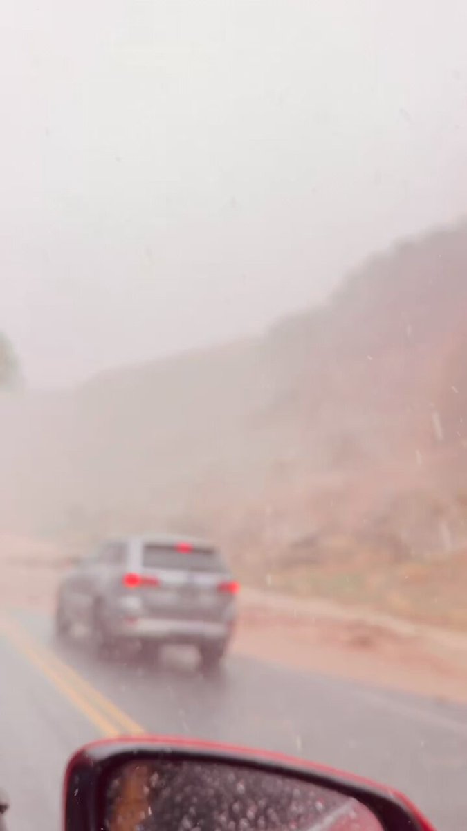 🇺🇸 Watch the road in Zion National Park... The water is already moving. Slot canyons, dry washes, The Narrows, The Subway: that’s what the National Weather Service flagged today. Central and southern Utah need to stay out of it. Do not drive this. Writer: Val